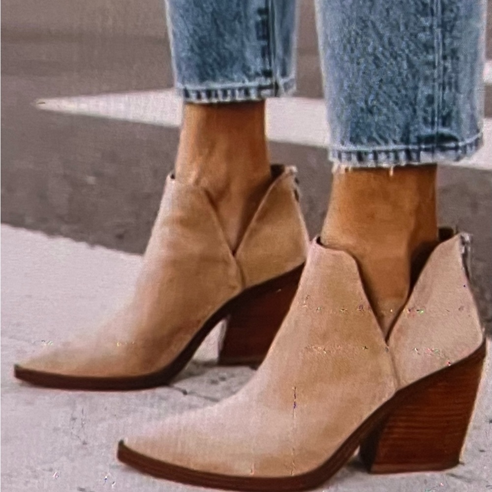 Vince Camuto Gigietta ankle bootie Size 8.5